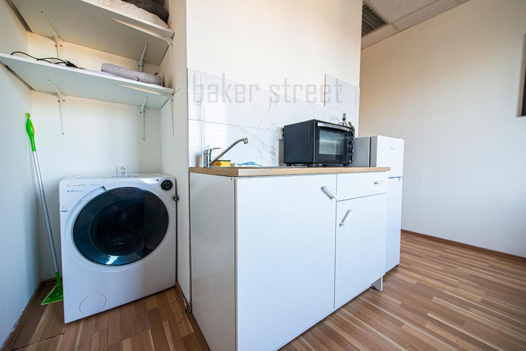 Apartment Snug Close To Metro Palmovka Prag